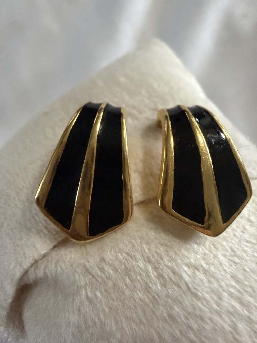 Vtg NAPIER Molded Black Lucite Gold Tone Post 1” Earrings